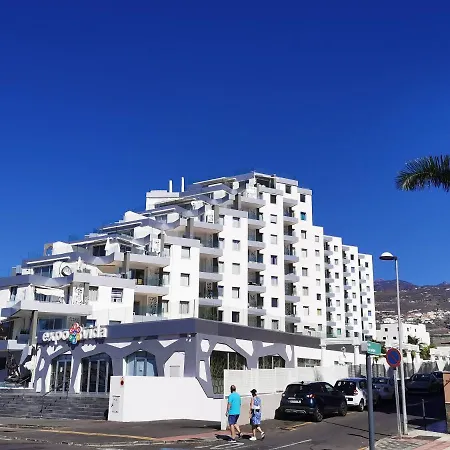 Cs Apartmentos, Large Terrace, Wifi! 아파트 *